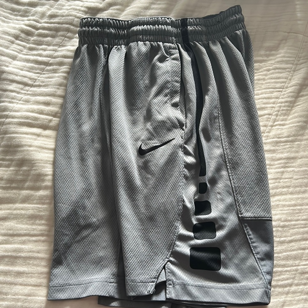 Nike Elite Shorts Size Men’s small